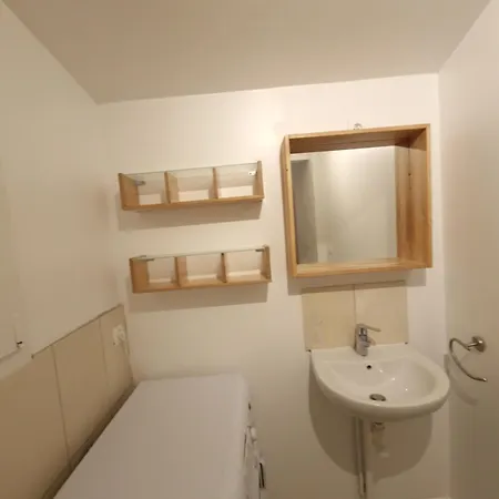 Luxury Jacuzzi קונפלן-סנט-הונורין